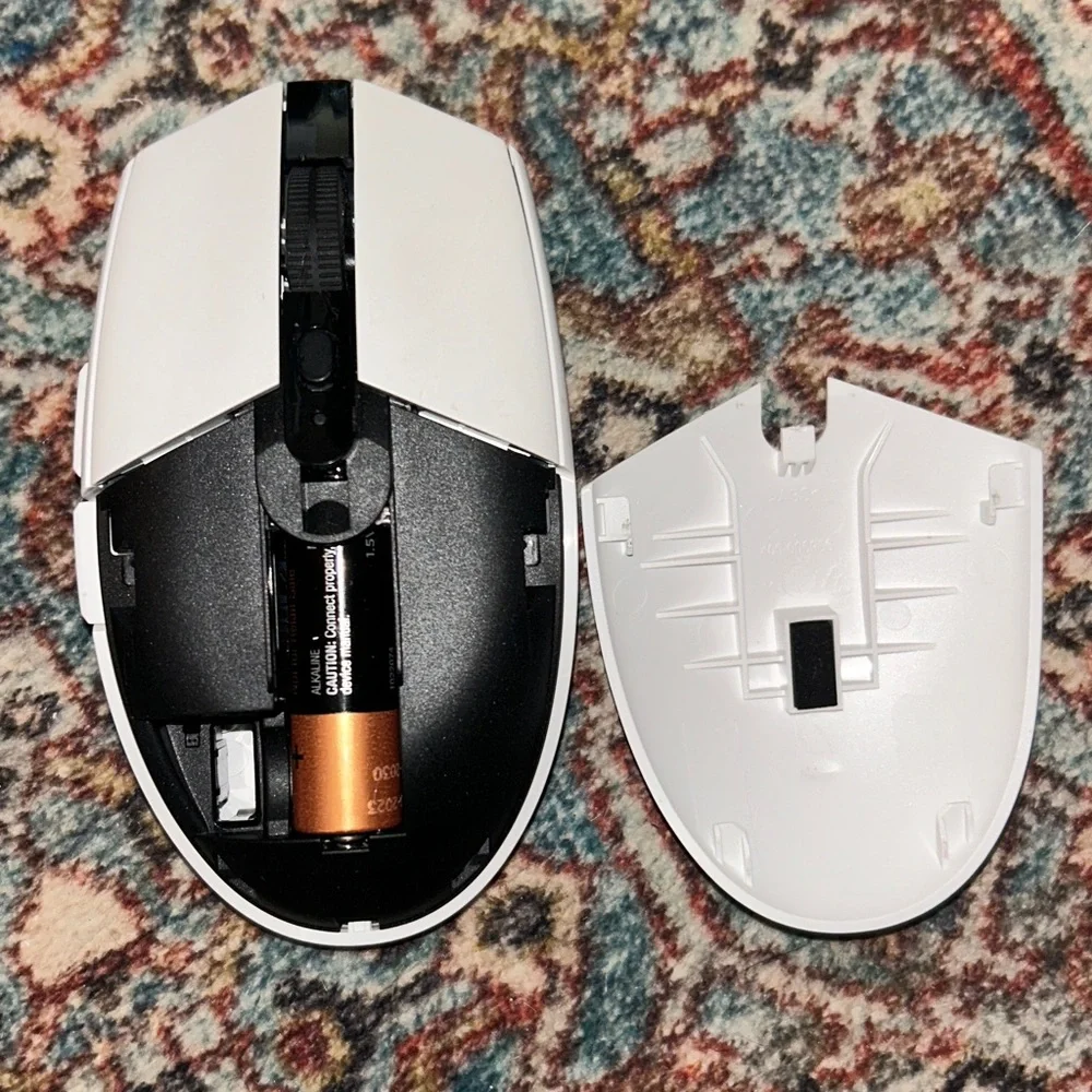 Logitech Off-White Wireless Mouse—-NEEDS CHIP
